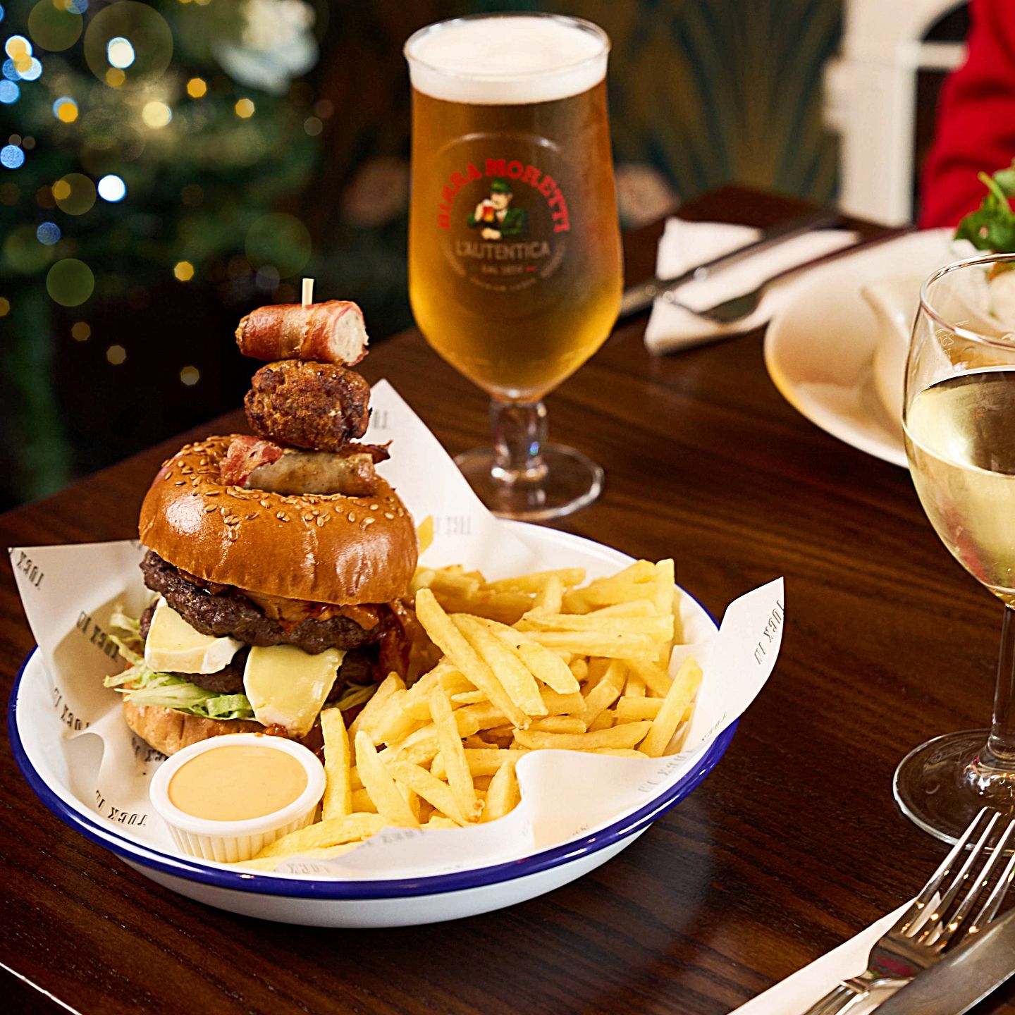 Festive Lunch & Dinner at The Fairfield Inn in Halesowen